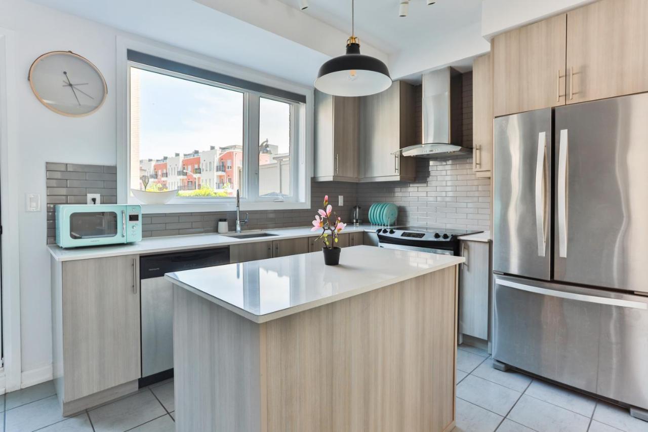 Holiday home 3bdr Townhouse In Downsview Park - Free Parking - 25 Min To Downtown *