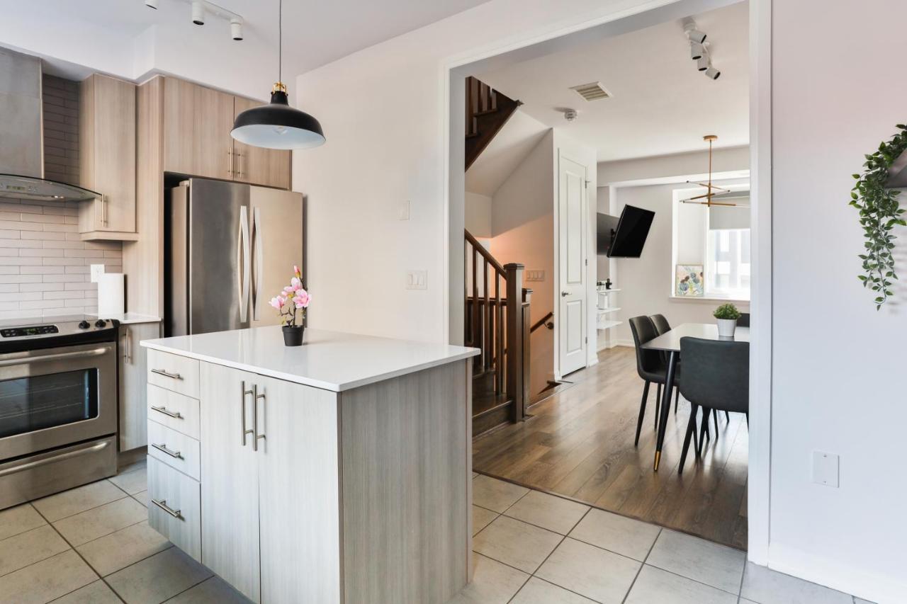 Holiday home 3bdr Townhouse In Downsview Park - Free Parking - 25 Min To Downtown *