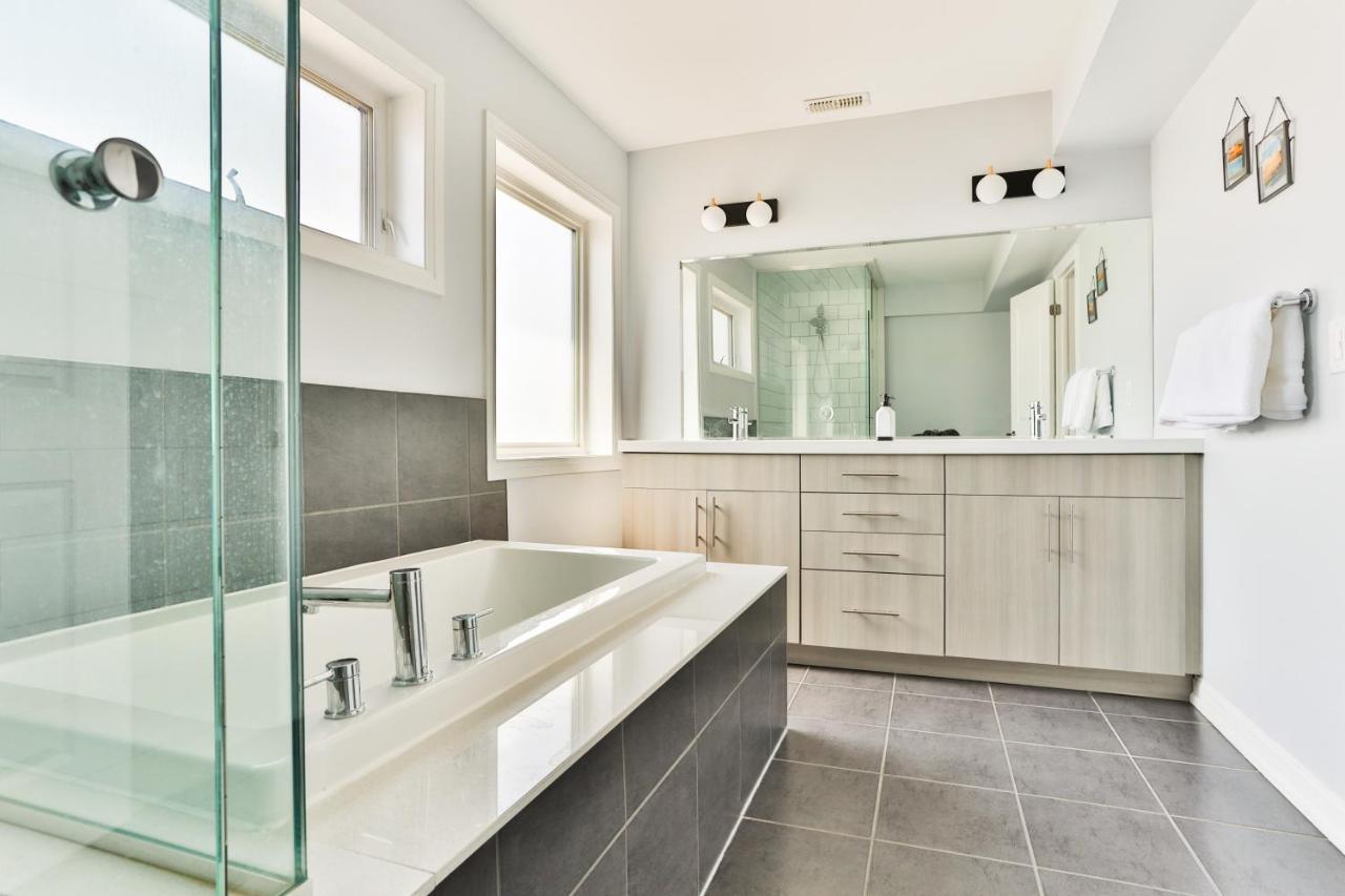 Holiday home 3bdr Townhouse In Downsview Park - Free Parking - 25 Min To Downtown *