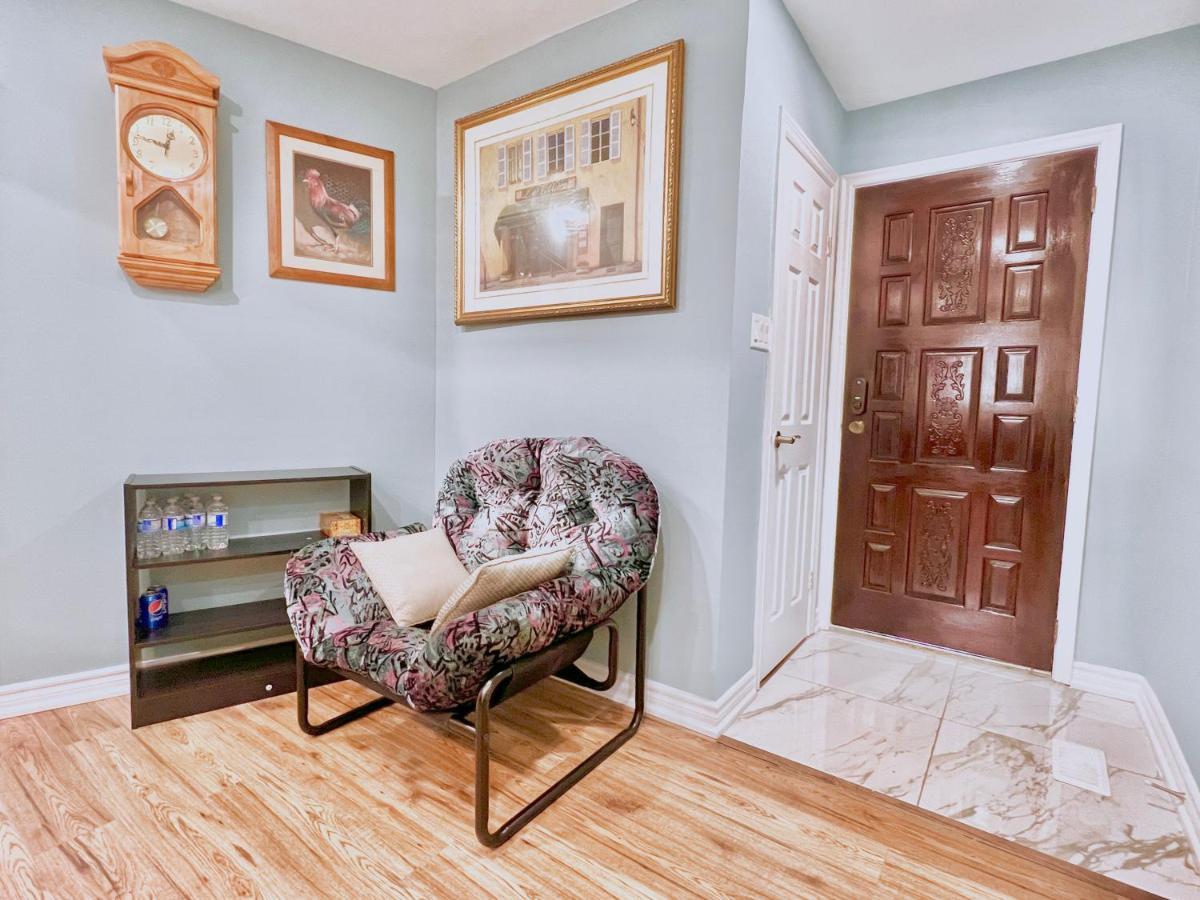 Newly Renovated Detached Near Finch Subway Station Homestay *