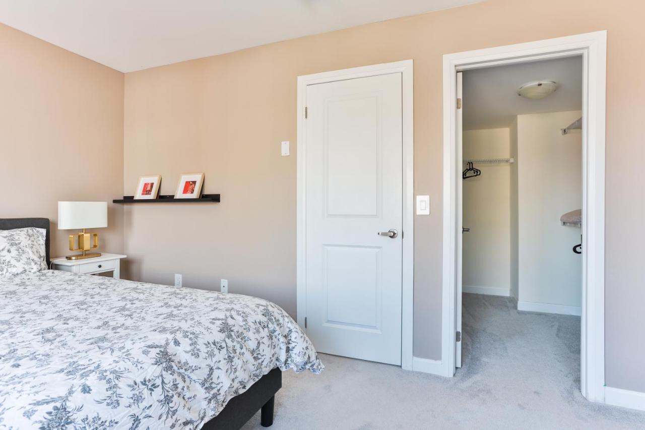Holiday home 3bdr Townhouse In Downsview Park - Free Parking - 25 Min To Downtown