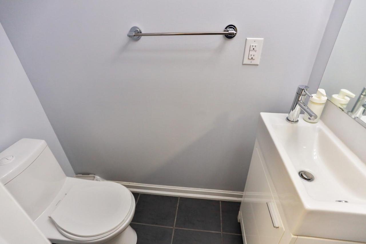 3bdr Townhouse In Downsview Park - Free Parking - 25 Min To Downtown Holiday home Toronto