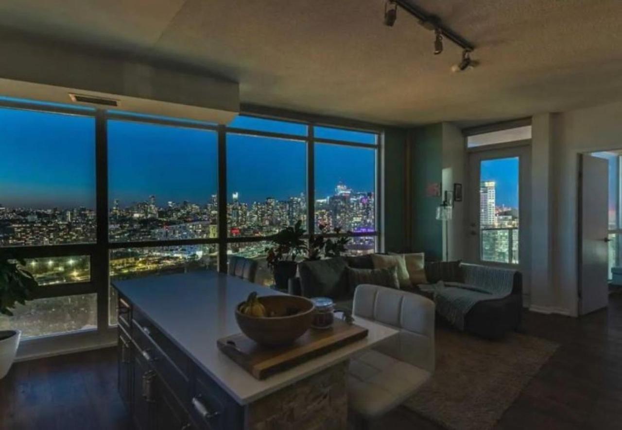 Executive Downtown With Skyline View Apartment *