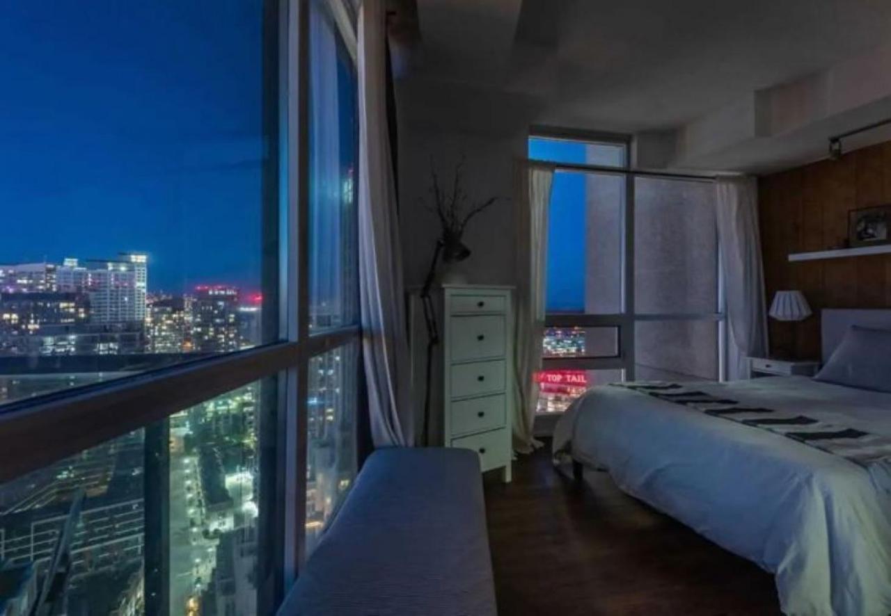 Apartment Executive Downtown With Skyline View Toronto