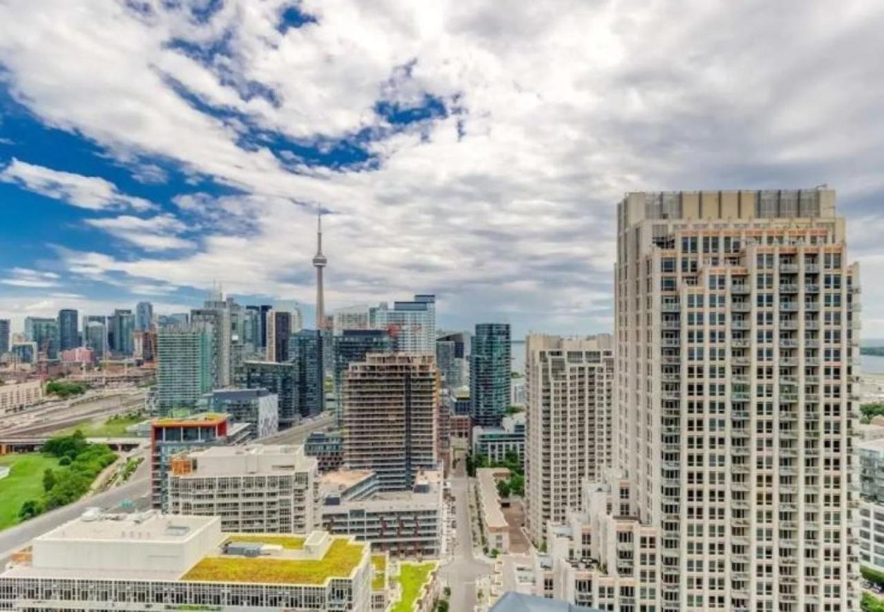 Executive Downtown With Skyline View *