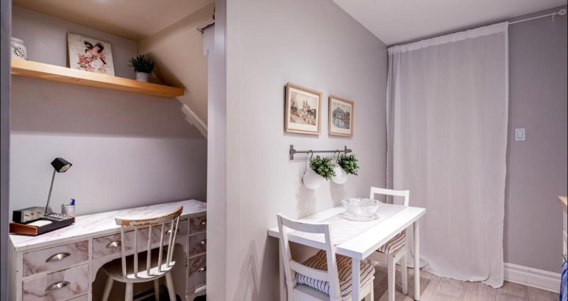 Downtown Studio In Leslieville With Hot Tub Guest house