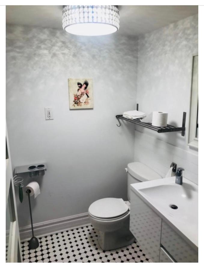 Guest house Downtown Studio In Leslieville With Hot Tub