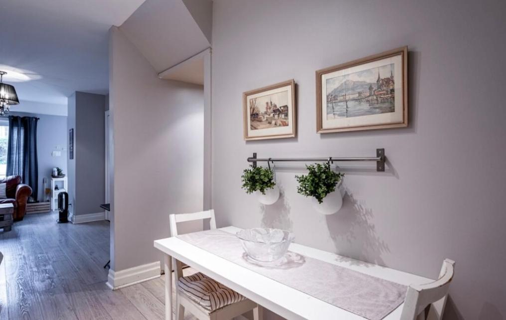 Downtown Studio In Leslieville With Hot Tub