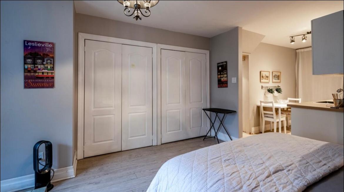 Guest house Downtown Studio In Leslieville With Hot Tub