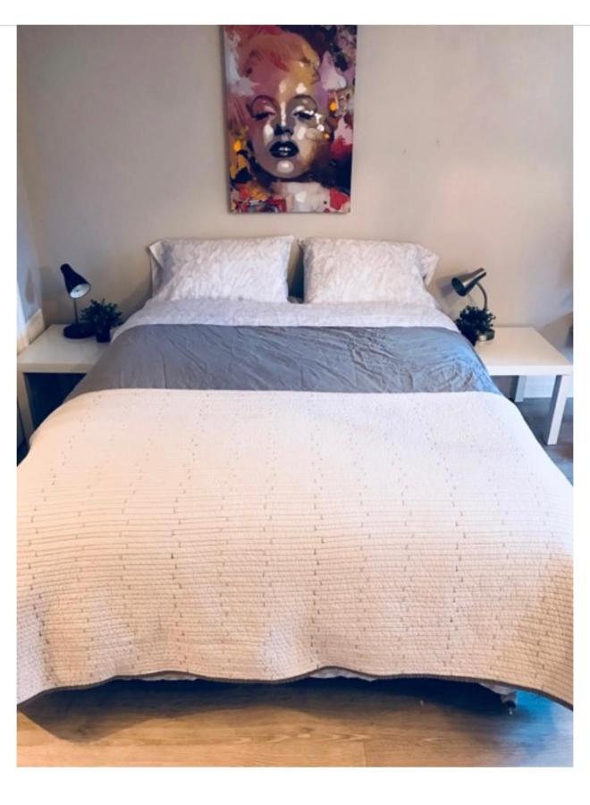 Guest house Downtown Studio In Leslieville With Hot Tub