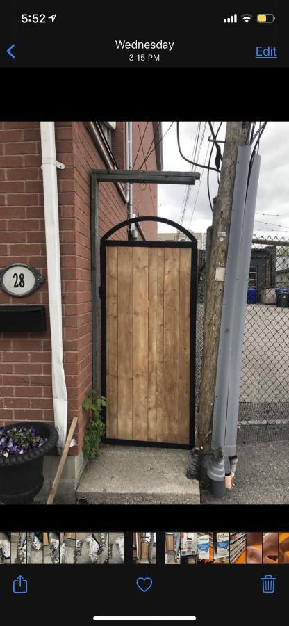 Downtown Studio In Leslieville With Hot Tub