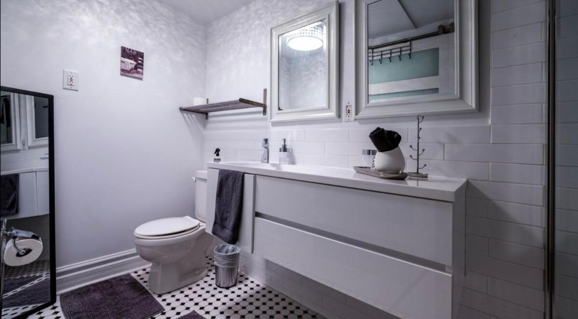 Downtown Studio In Leslieville With Hot Tub Toronto
