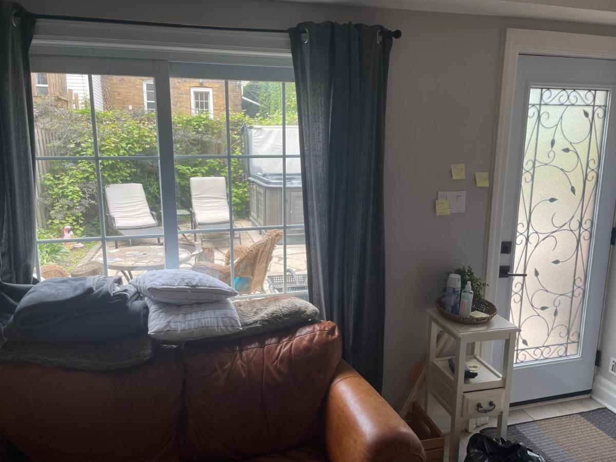 Guest house Downtown Studio In Leslieville With Hot Tub Toronto