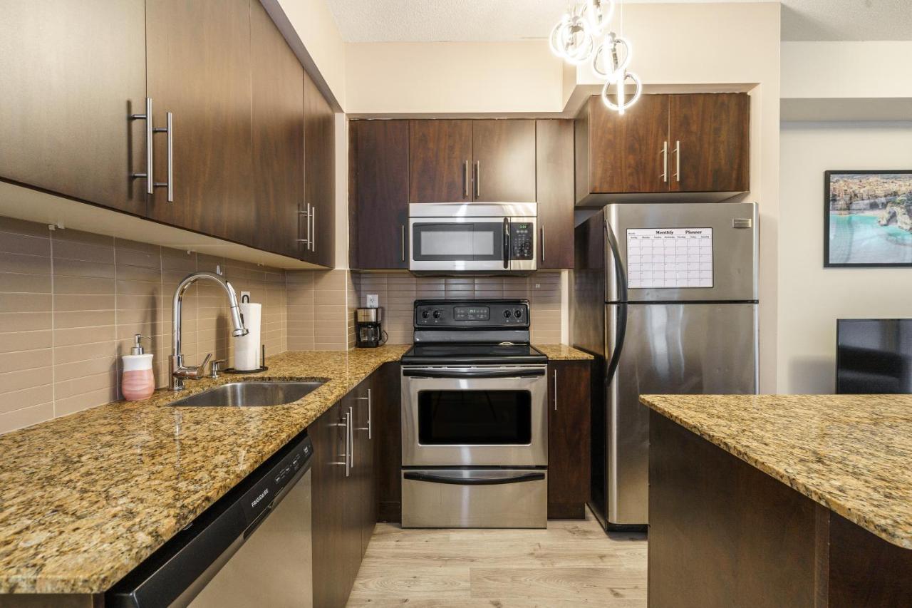Apartment Spectacular 2bdrm In Maple Leaf Sq *