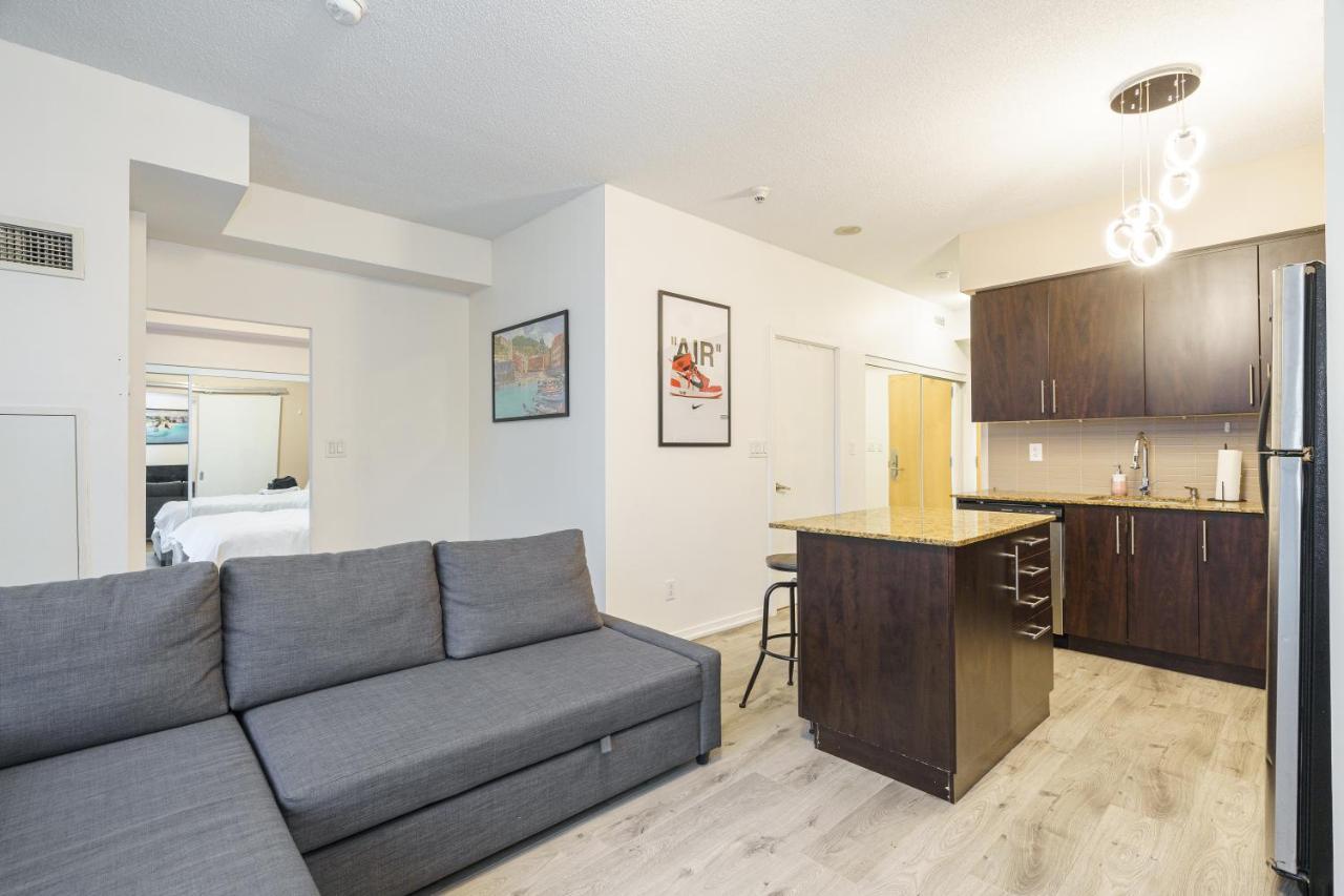 Spectacular 2bdrm In Maple Leaf Sq