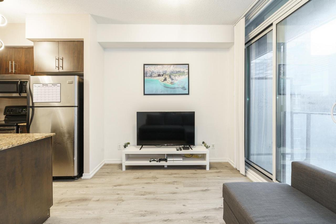 Spectacular 2bdrm In Maple Leaf Sq