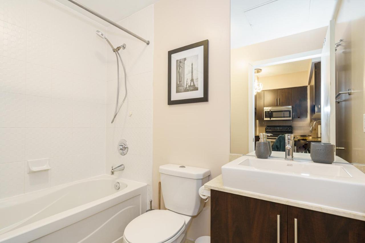 Apartment Spectacular 2bdrm In Maple Leaf Sq *