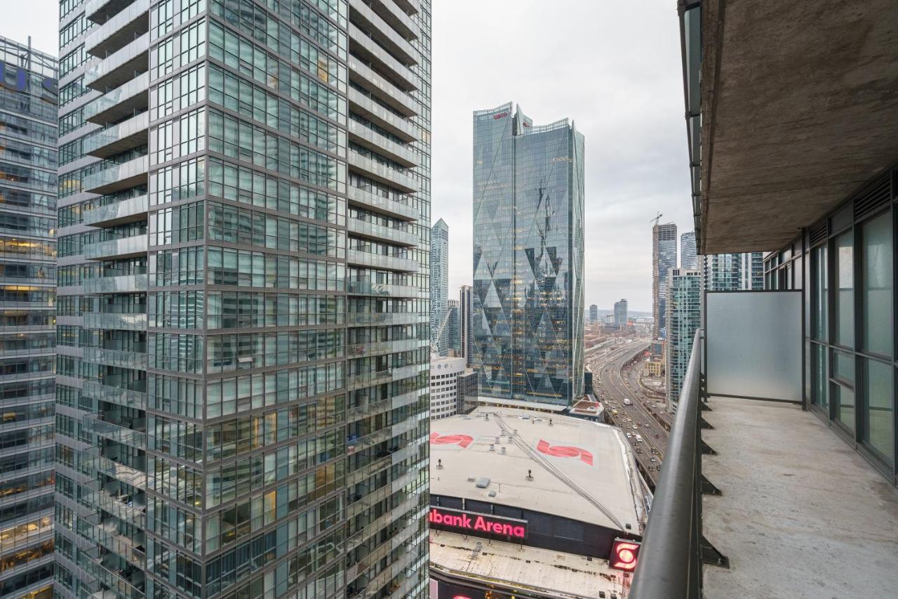 Spectacular 2bdrm In Maple Leaf Sq * Toronto