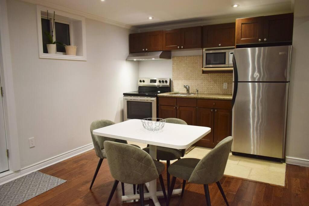 Apartment Away From - Basement Studio Toronto