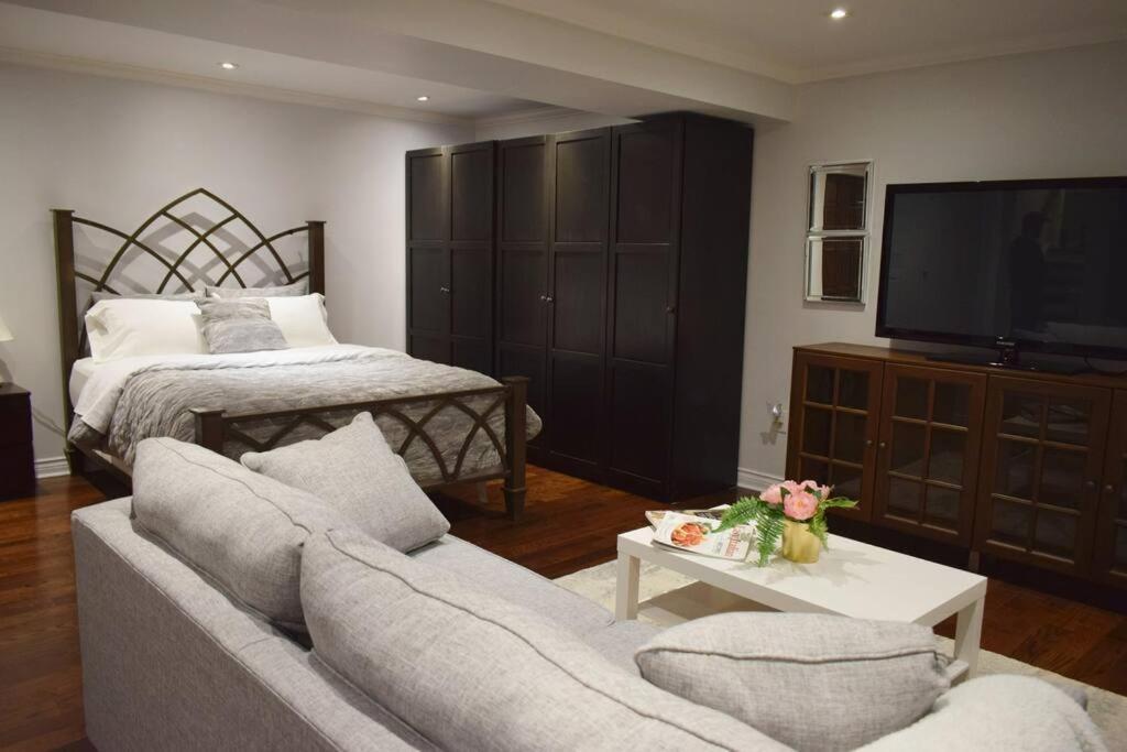 Apartment Away From - Basement Studio Toronto