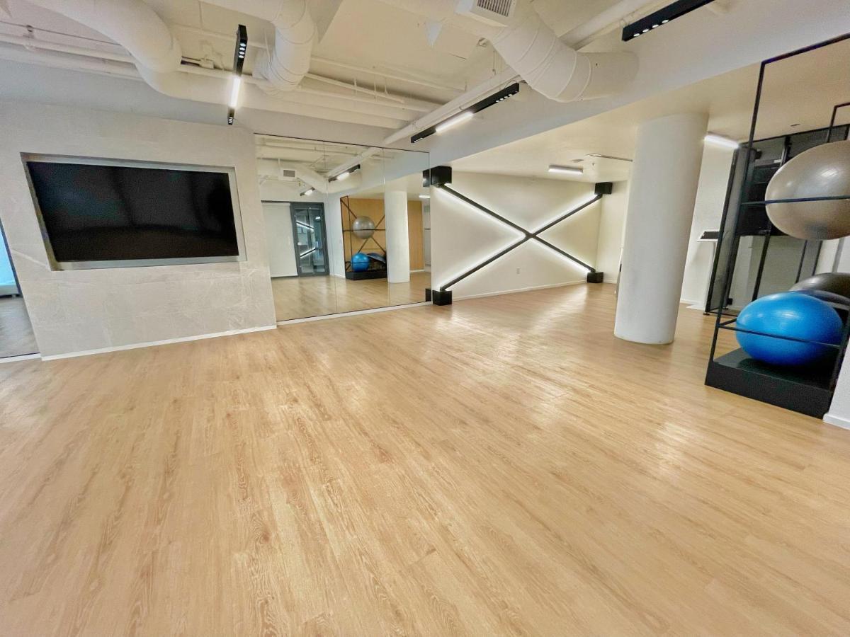 Exquisite By Exhibition Place Downtown Apartment *