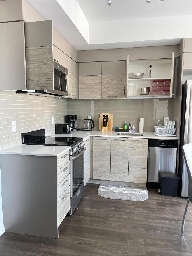 Exquisite By Exhibition Place Downtown Apartment
