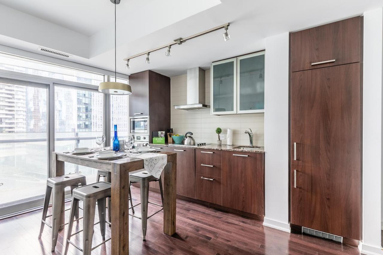 Stylish 1br - Cn Tower View, Entertainment District-downtown *
