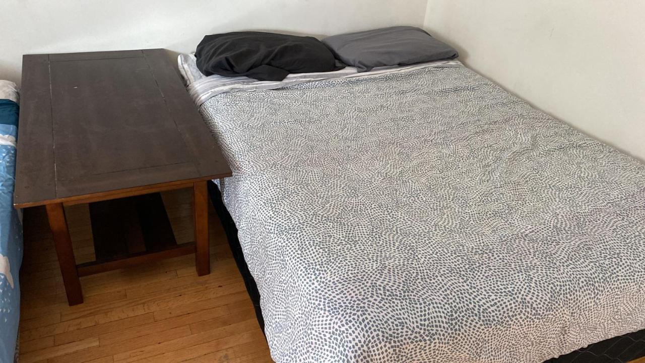 Private 5 Min Finch West Subway - York Guest house