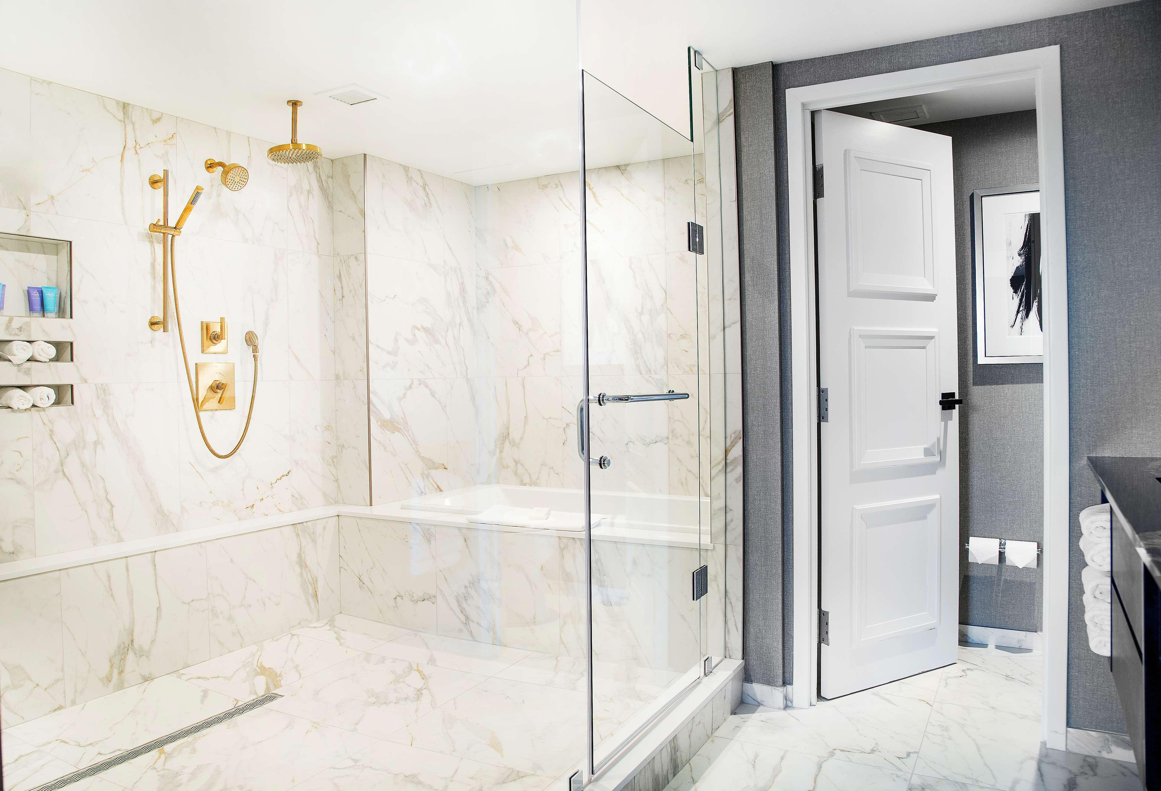 The Yorkville Royal Sonesta Hotel 4*