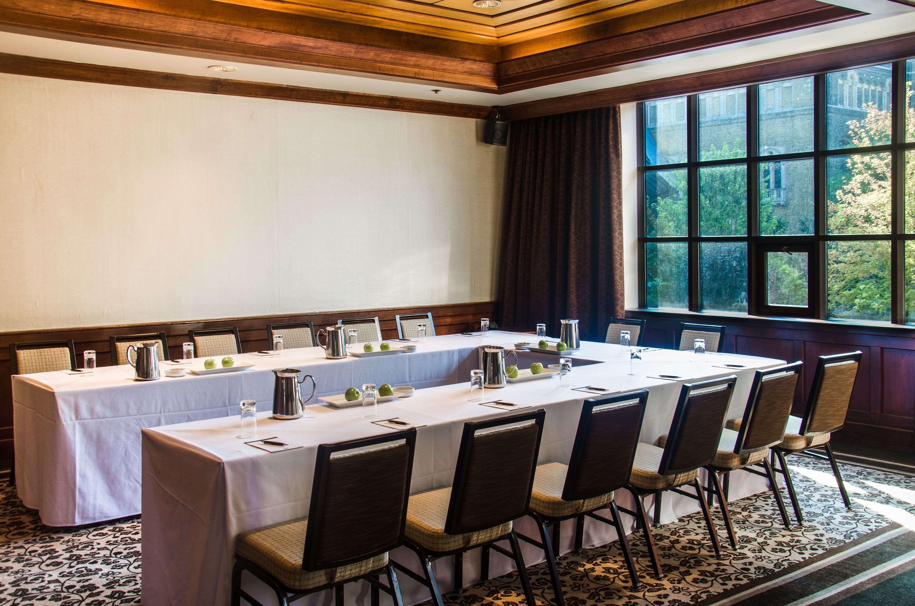 The Yorkville Royal Sonesta 4*