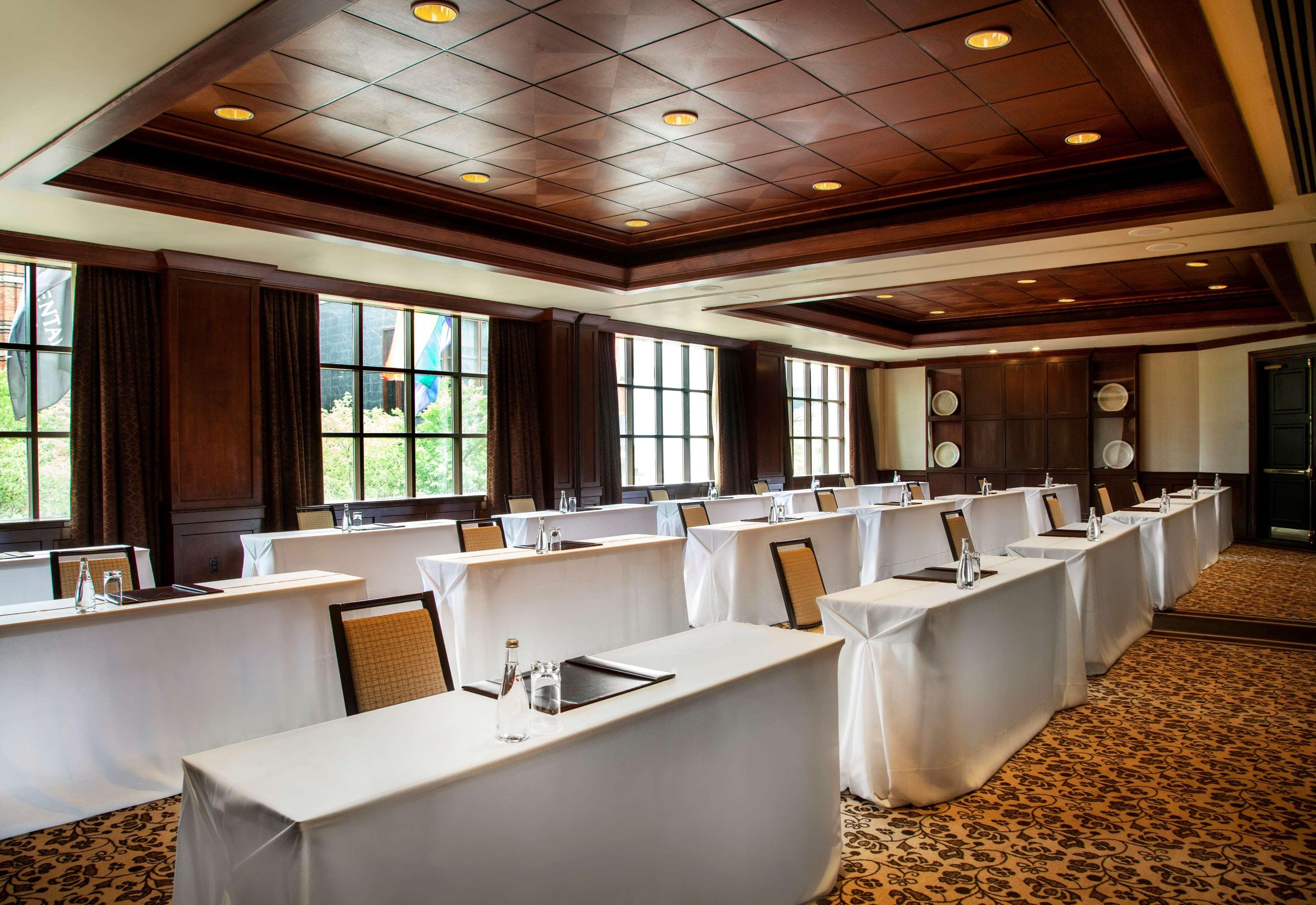 The Yorkville Royal Sonesta 4*