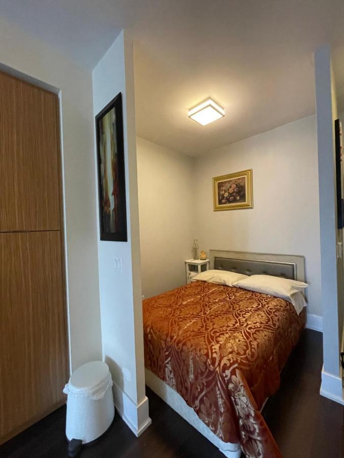 Luxury With Cn Tower View Apartment *