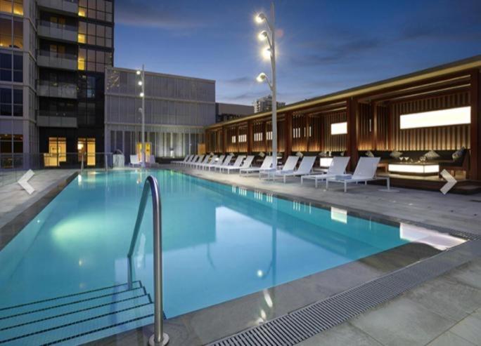 Luxury With Cn Tower View Apartment *