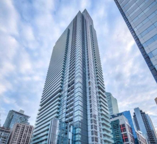 Luxury With Cn Tower View Apartment