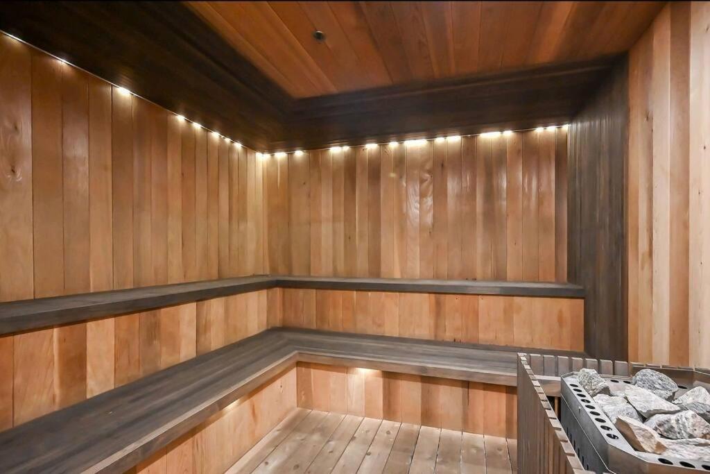Unobstructed Cn Tower View In Every With Balcony & Parking Apartment Toronto