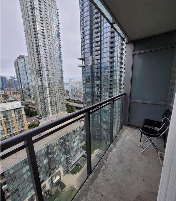 Apartment Unobstructed Cn Tower View In Every With Balcony & Parking *
