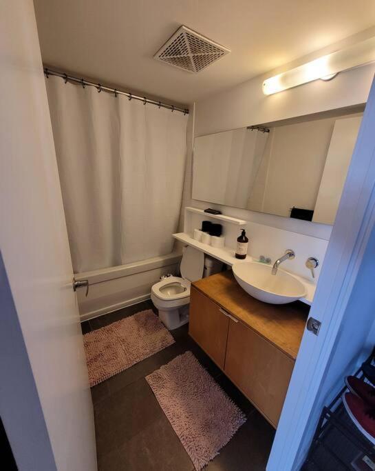 Apartment Unobstructed Cn Tower View In Every With Balcony & Parking