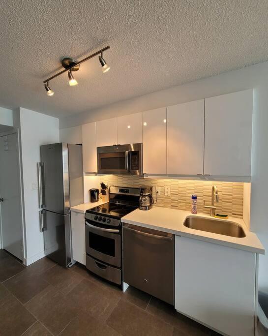 Apartment Unobstructed Cn Tower View In Every With Balcony & Parking Toronto