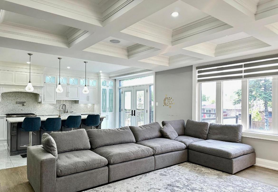 Luxurious House In Scarborough *