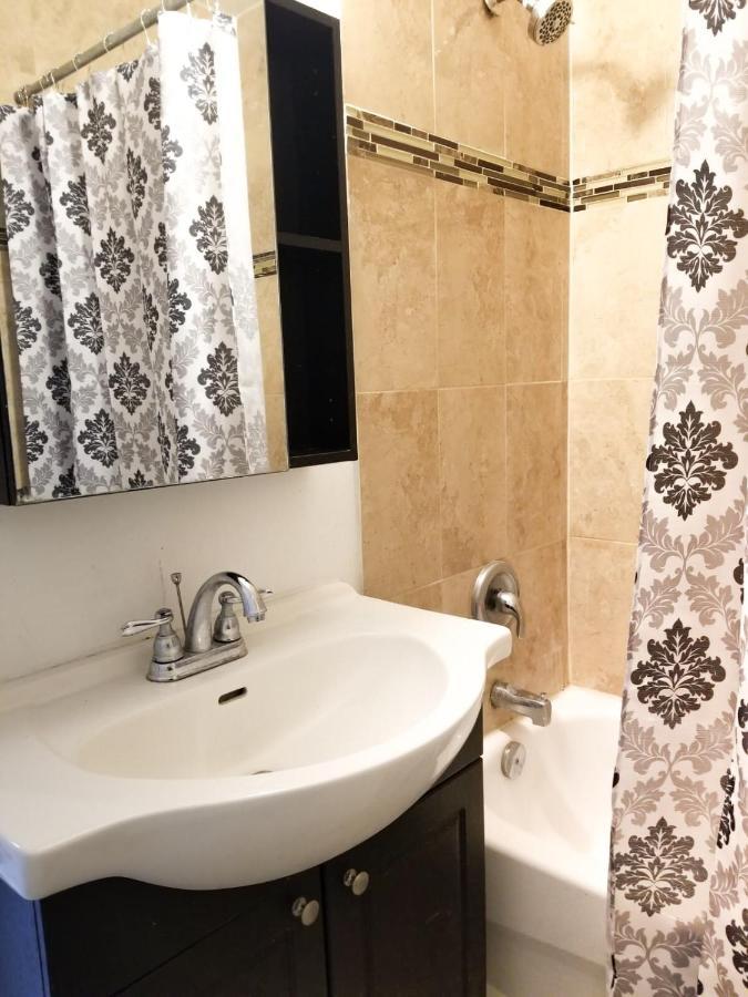 Spacious Mbr Near Kennedy Subway & Go Toronto