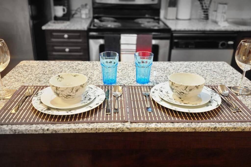 Apartment Lakeview In Downtown With Free Parking. Toronto