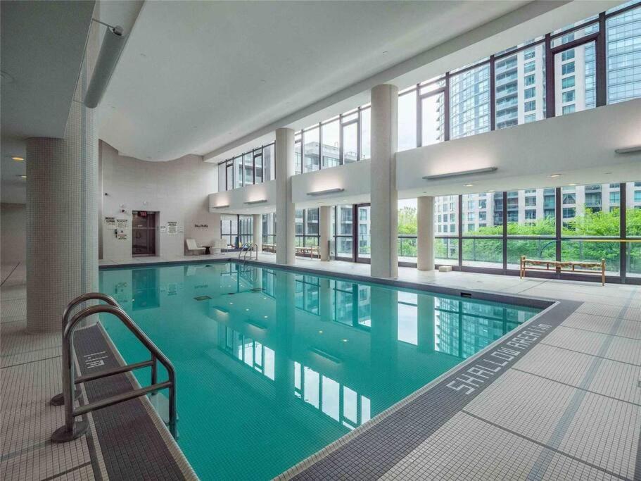 Lakeview In Downtown With Free Parking. Apartment *
