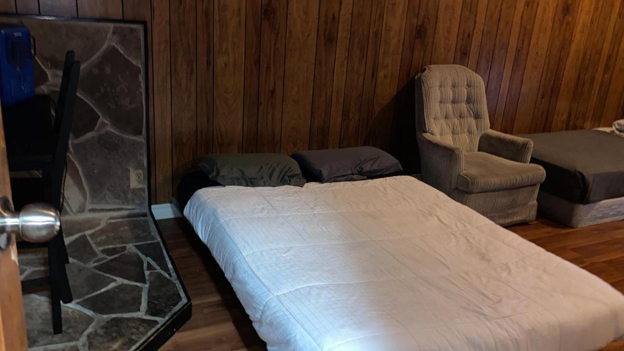 Private 5 Min Finch West Subway - York Guest house Toronto