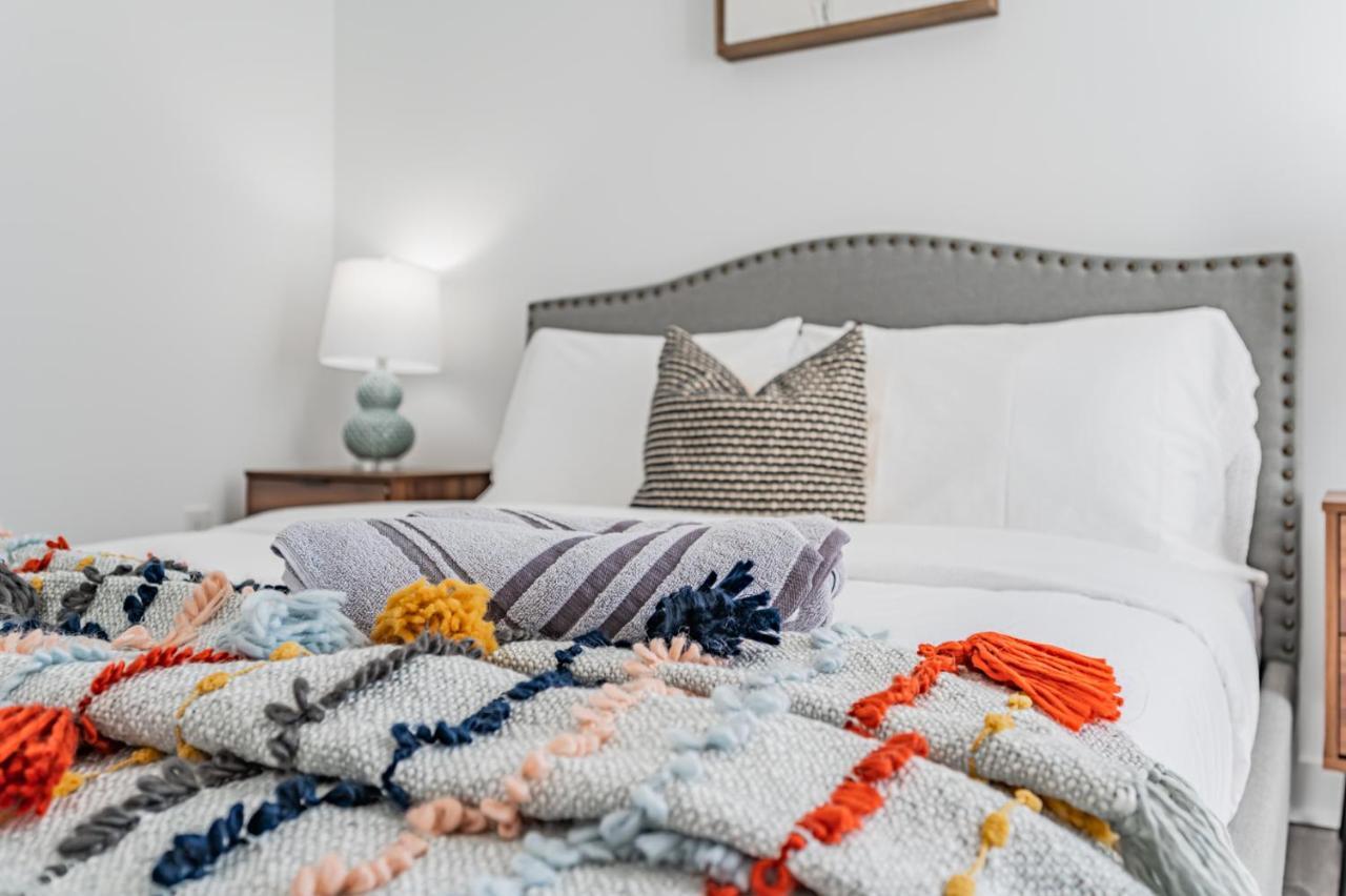 Leckie Luxurious Suites * Toronto