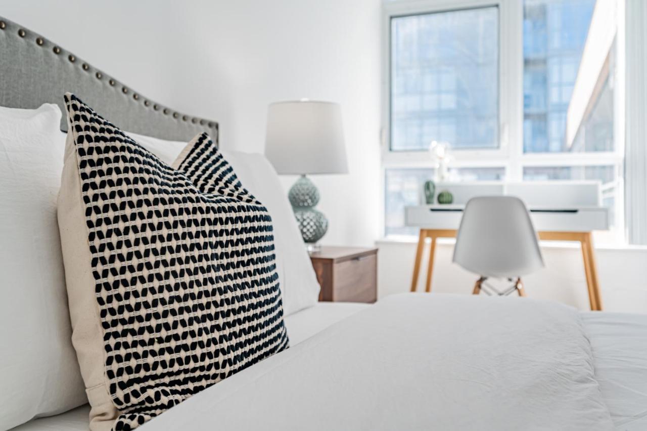 Leckie Luxurious Suites Aparthotel Toronto