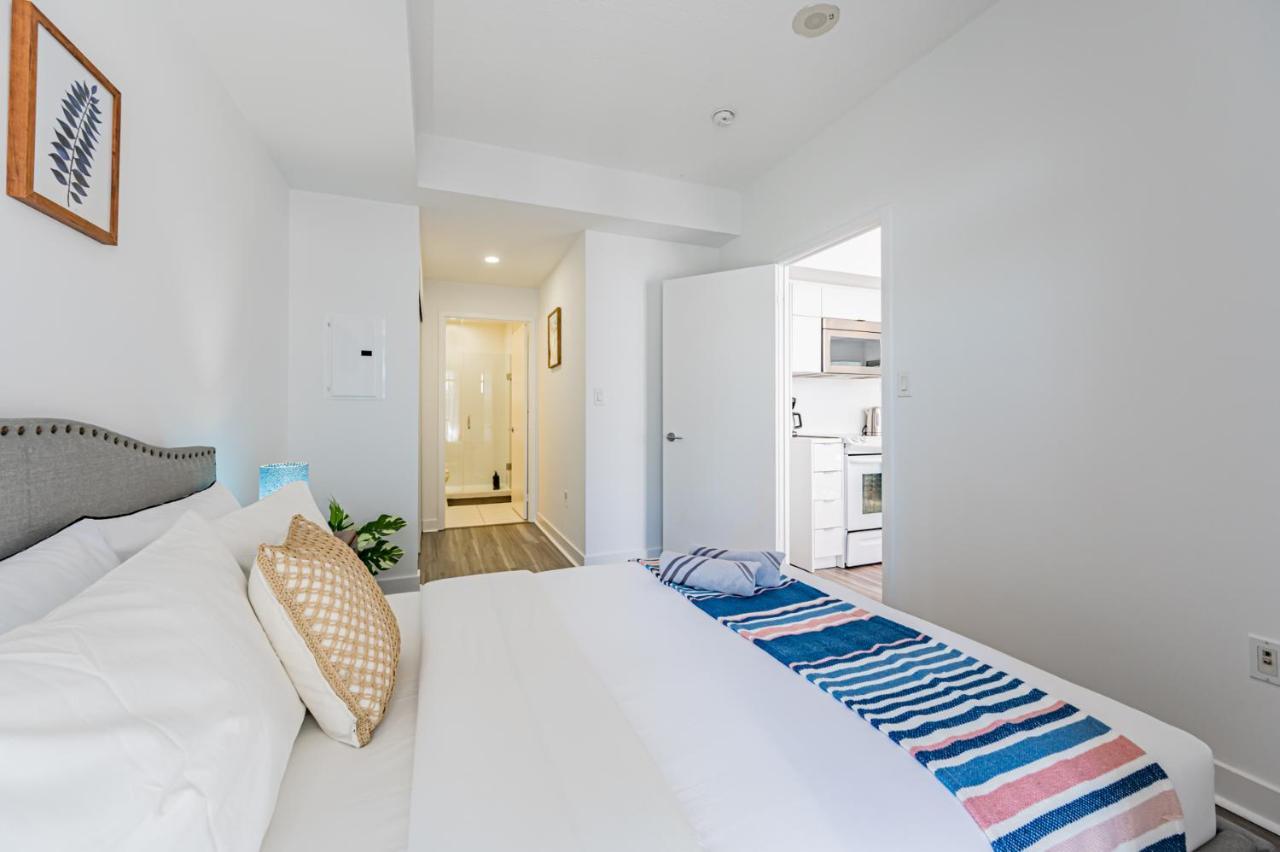 Leckie Luxurious Suites Aparthotel Toronto