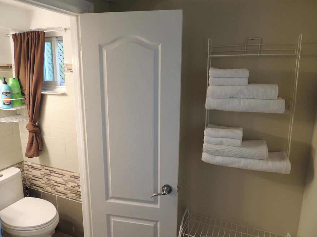 Apartment Vacation - Executive Underground One-bedroom Toronto