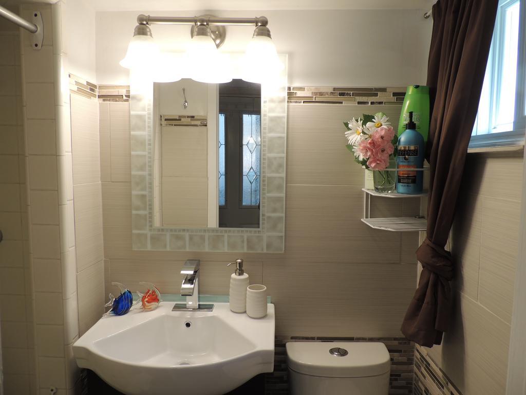 Vacation - Executive Underground One-bedroom Apartment Toronto