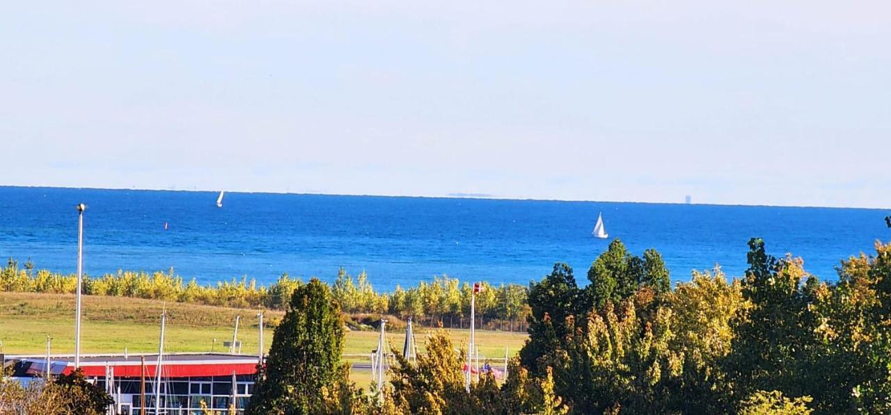 Apartment Lakeview In Downtown With Free Parking. *