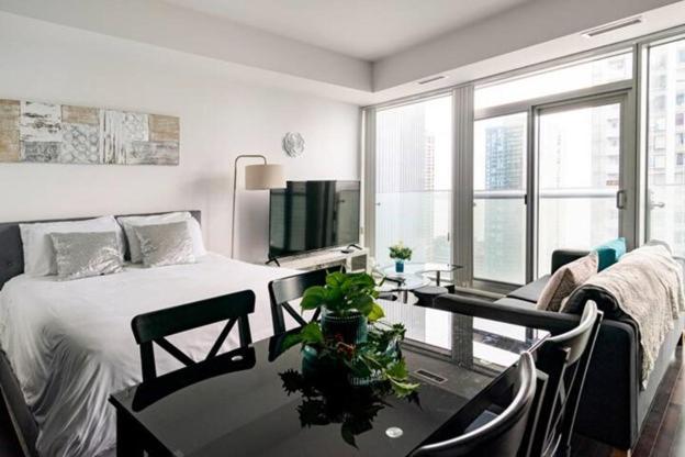 Comfort Opulence Suites Downtown 20th Floor View *